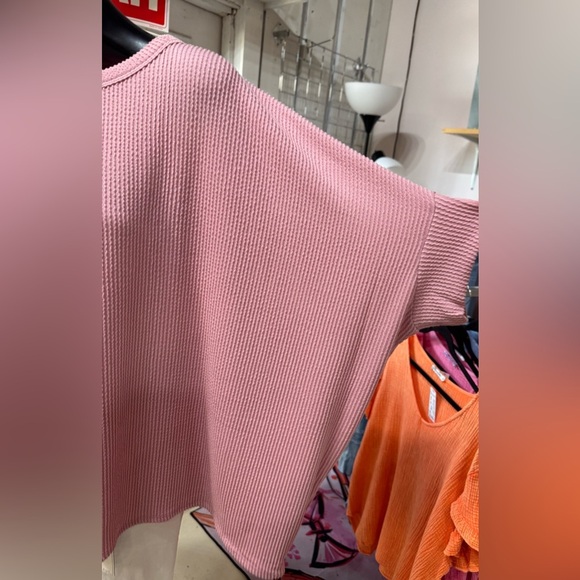 Ribbed relaxed fit poncho. Plus size. Dusty mauve color. Andree by Unit. - Picture 4 of 5